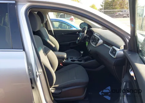 2019 Kia Sorento 2.4L L из США, поврежденный, VIN 5XYPG4A36KG575713